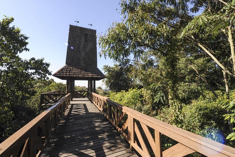  Viewpoint Tower in Bosque Alemão.