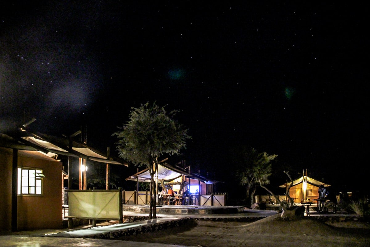 Noite no Sesriem Desert Camp