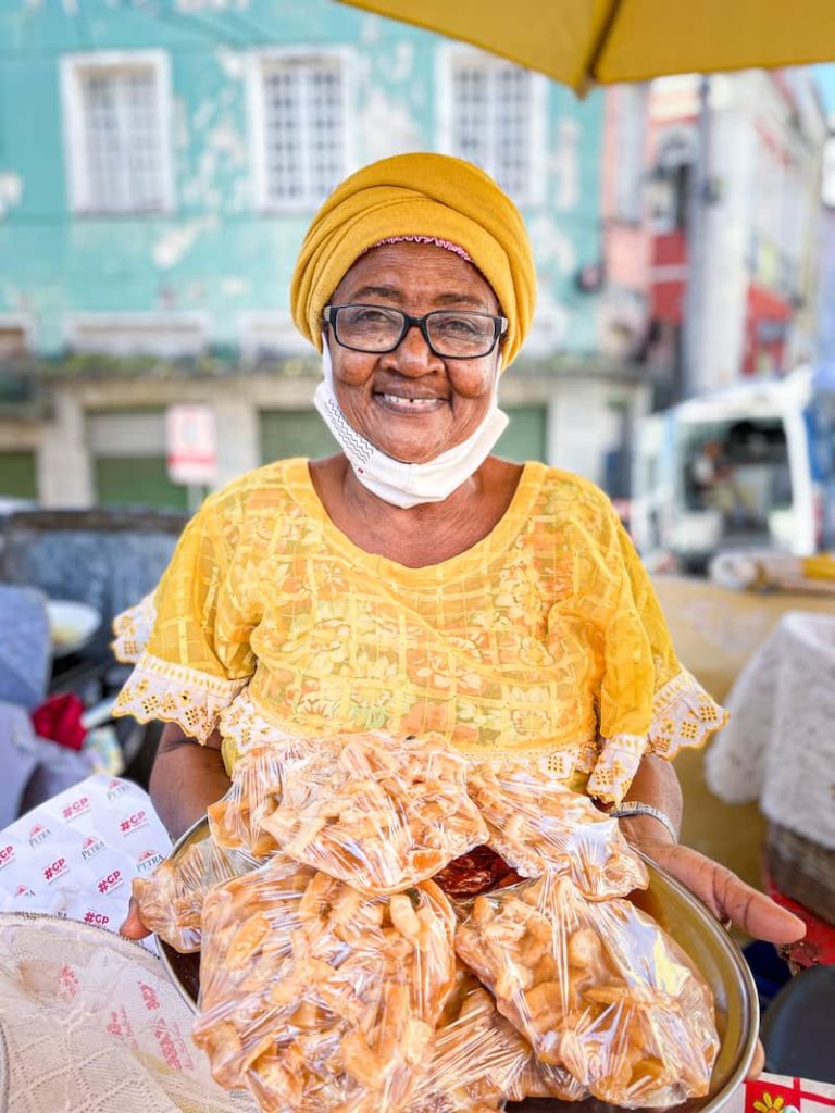 Baiana selling acaraje in Bahia