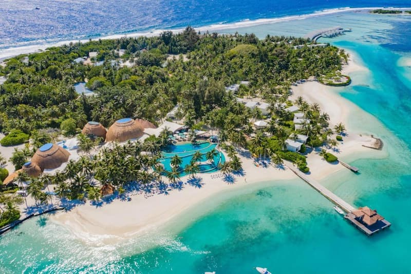 Holiday Inn Resort Kandooma Maldives - cheap surf resort in maldives